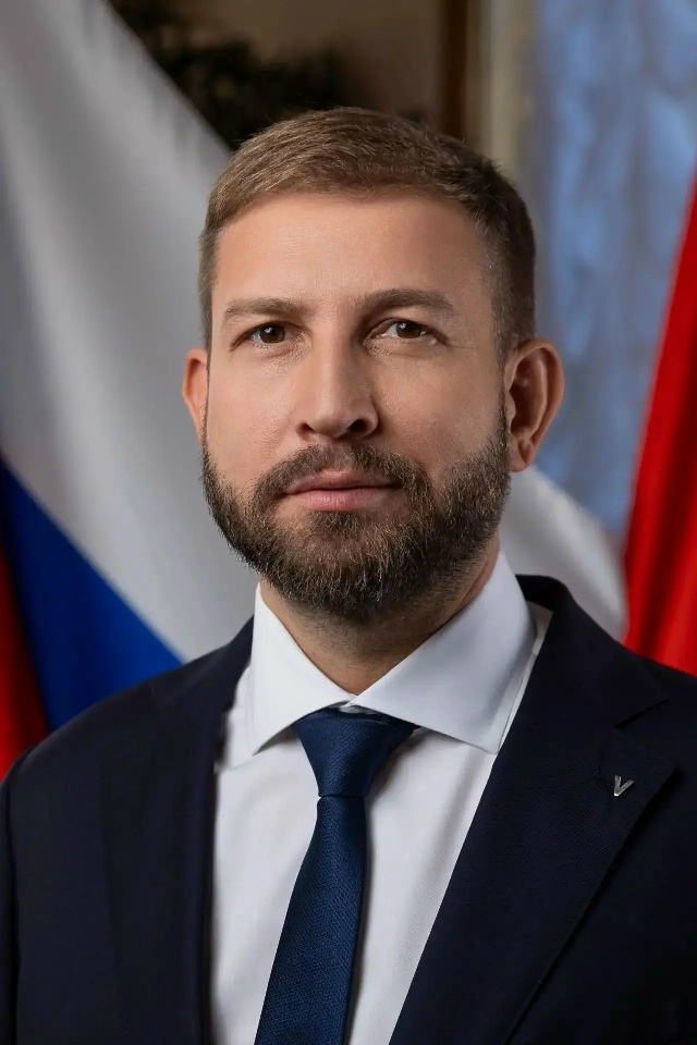 Глава администрации Петроградского района Санкт-Петербурга Ваньчков Дмитрий Юрьевич